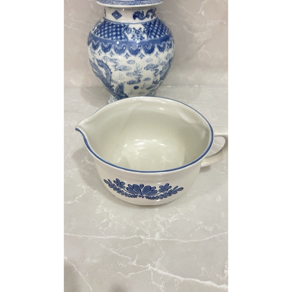 Vintage NOS Pfaltzgraff  Yorktowne Stoneware Batter Bowl  2.5 Quart